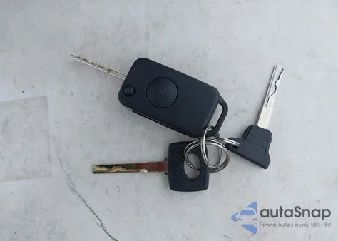 1997 Mercedes-Benz C 230 z USA, uszkodzony, nr VIN WDBHA23E9VA513461